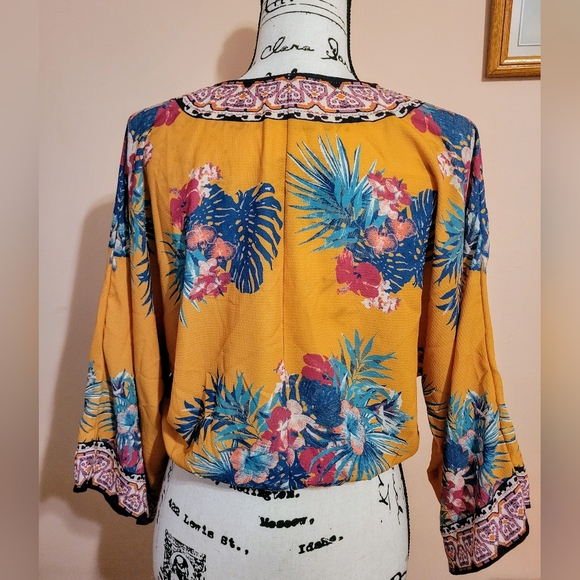 Free Flying Tomato Yellow Floral Faux Wrap Kimono Sleeve Cropped Top, Boho EUC S - Picture 9 of 11